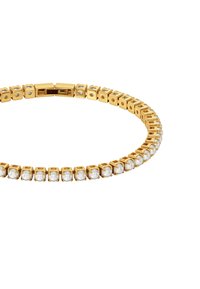 Kuldse tooniga käevõru, millel on pärlilaadsed helmestega nelinurksete linkide sees ning millel on turvaliseks kandmiseks klapplukk.