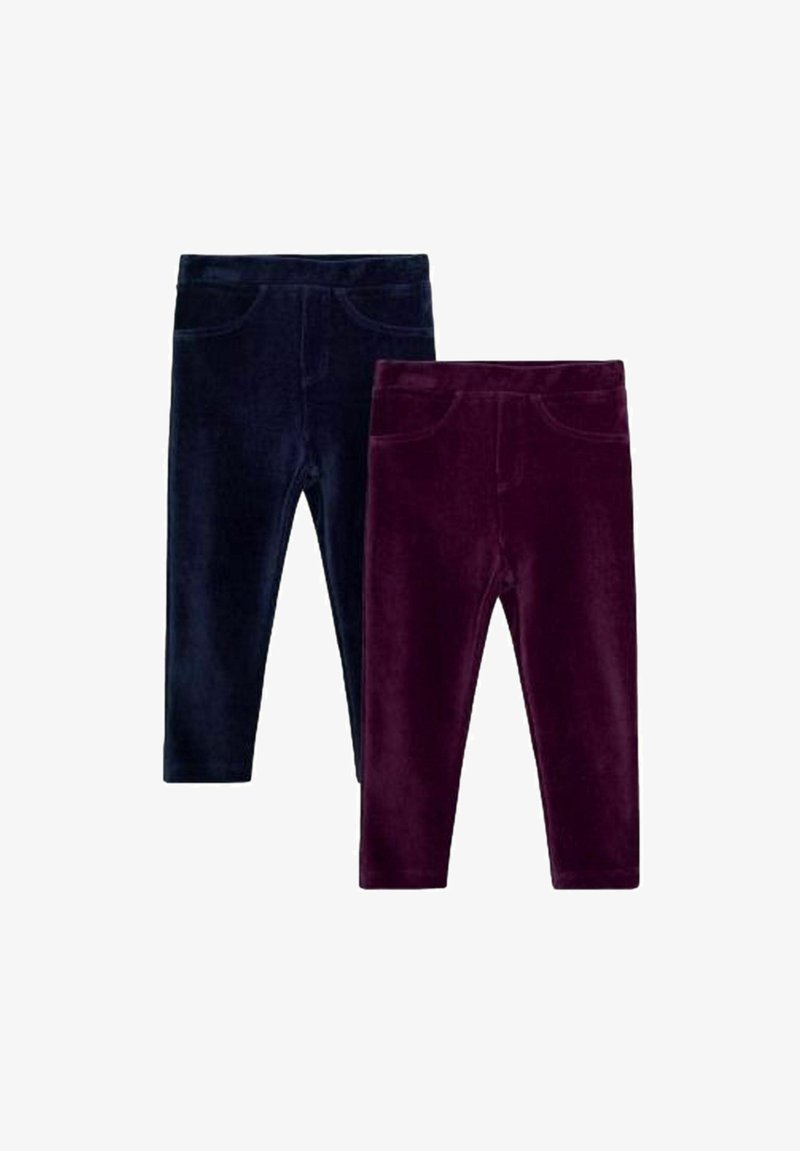 Dve pare razteznih hlač: ena v mornarsko modri in ena burgundski barvi. Obe imata gladko, mehko teksturo in zasnovo s petimi žepi, z elastičnim pasom.