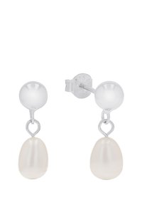 Pendientes de perlas con un tono plateado. Presentan un botón redondo y una perla en forma de lágrima, suspendida por un pequeño lazo plateado. Diseño elegante y sencillo.