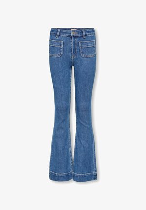 Kék farmernadrág magas derékkal, elülső foltzsebekkel, gombos záródással és bővülő szárakkal.