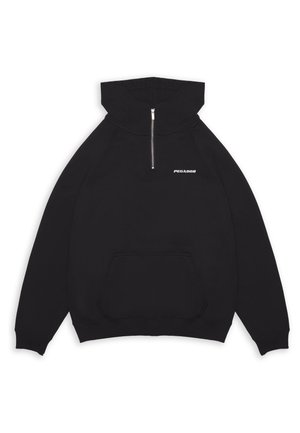 Musta puolivetoketjullinen huppari, jossa on etutasku ja "PEGADOR"-logo vasemmassa rinnassa, aseteltuna valkoista taustaa vasten.