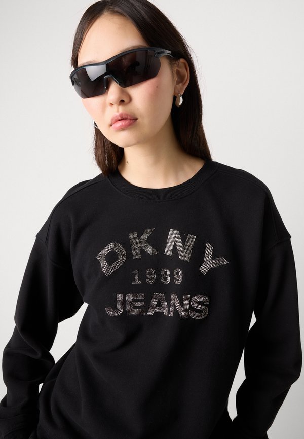 1989 RHINESTONE LOGO CREW NECK  - Sweatshirt2