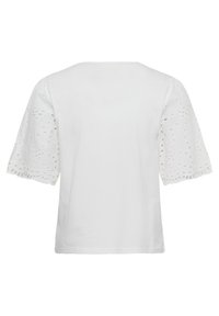 Blouse blanche à manches courtes avec motif en dentelle oeillet sur les manches et dos uni, ourlet droit, et encolure ronde.