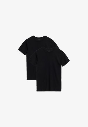 Dwie czarne bawełniane koszulki typu crew neck z krótkim rękawem, o gładkiej fakturze i standardowym kroju, zaprojektowane do noszenia na co dzień.