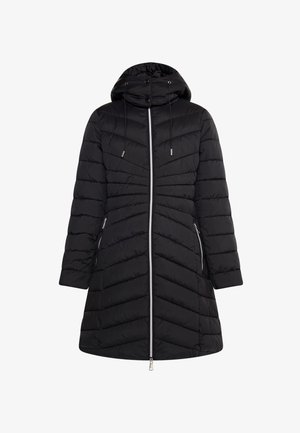 Fekete puffdzseki kapucnival, chevron átlapolt mintával, cipzáras elülső résszel és oldalsó zsebekkel, ezüst színű részletekkel.