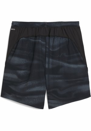 Sorte og mørkegrå atletiske shorts med en glat tekstur, der har et gradientmønster, elastisk talje og sidelommer.