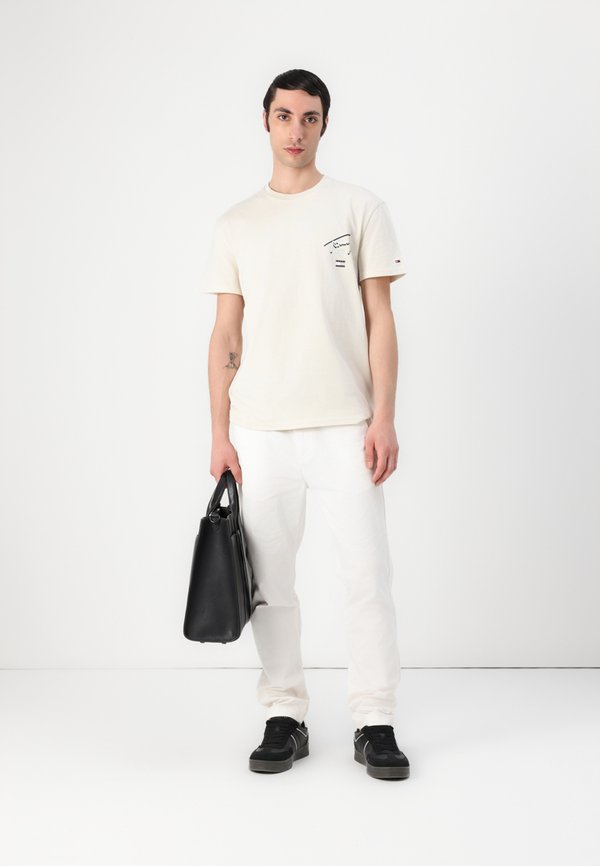 SIGNATURE CITY TEE UNISEX - Print T-shirt - desert sand dune2