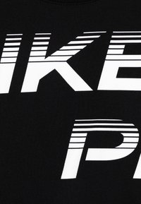 Nike Performance CROP - Spordi T-särk - black