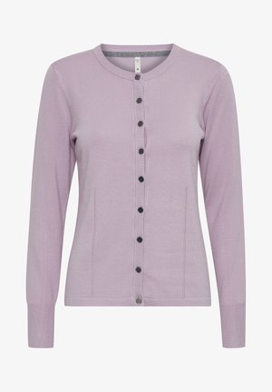 Fialový kardigán vyrobený z jemného pleteného materiálu, s okrúhlym výstrihom, dlhými rukávmi a predným zapínaním na gombíky s čiernymi gombíkmi.