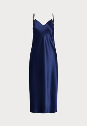 Satin navy gliderekjole med tynde justerbare stropper, v-hals og lige silhuet. Glat tekstur og ankel-længde.