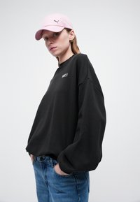 Puma OVERSIZED CREW - Mikina - black