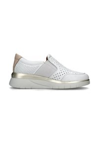 Scarpa bianca slip-on con tomaia perforata, dettagli in argento e suola imbottita. Presenta pannelli elastici laterali per una facile calzata.