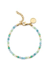 Bracciale con perline caratterizzato da gemme sfaccettate multicolori nelle tonalità di blu e verde, accentuato da perline di separazione dorate e una chiusura dorata.
