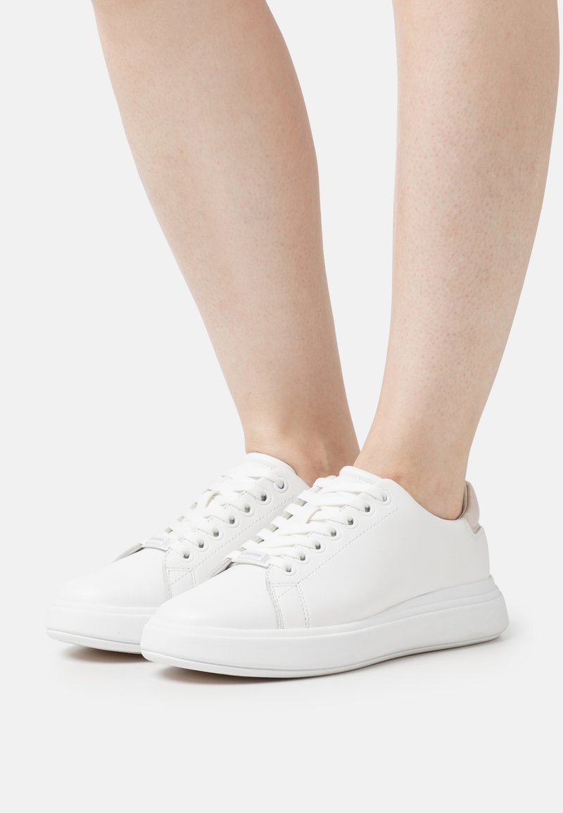 Calvin Klein RAISED CUPSOLE LACE UP - Sneaker low - white/crystal gray