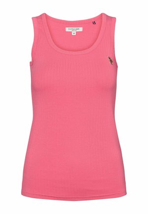 Roosa soonik, millel on ümmargune kaelus, kitsas lõige ja logo aksent vasakul rinnal; valmistatud pehmest ja venivast kangast.