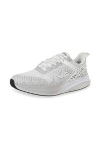 Sneaker bianco con una tomaia in maglia testurizzata, dettagli riflettenti e suola ammortizzata. Presenta una suola in gomma nera e lacci.