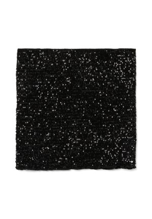 Schwarzes Stoffpatch mit einer strukturierten Oberfläche, die mit glänzenden Pailletten bedeckt ist und einen funkelnden Effekt erzeugt, der das Licht reflektiert. Quadratische Form.