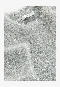 Unselected, silver