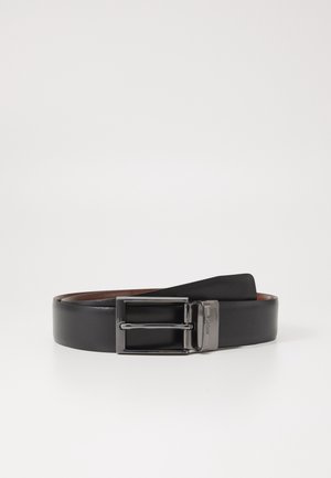 Ceinture en cuir noir avec une finition lisse, dotée d'une boucle rectangulaire en métal avec un ton argent brossé et un subtil détail de logo.