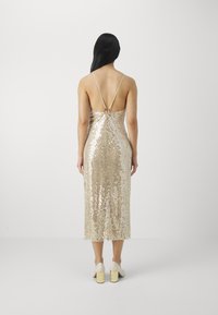 Patrizia Pepe - ABITO - Cocktailjurk - shiny desert beige Miniatuurafbeelding 1