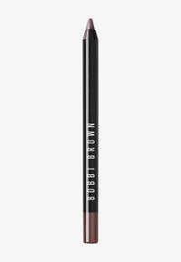 Bobbi Browns läppennapl med en svart kropp, spetsig topp och en brun nyans vid basen. Varumärkesnamnet är tryckt i vitt.