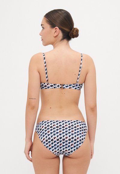 Bikini komplekts ar rakstainu dizainu, kurā ir zili un persiku toņi, ar regulējamiem siksnām un aizmugures aizdari. Izgatavots no elastīgas auduma.