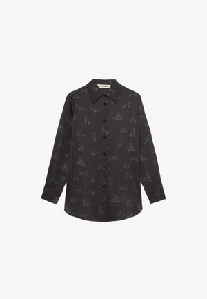Schwarzes Hemd mit aufknöpfbaren Ärmeln und kleinen grauen Hundefiguren, die über den Stoff gemustert sind, mit einem spitzen Kragen.