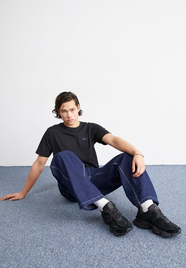 U9060 UNISEX - Trainers2