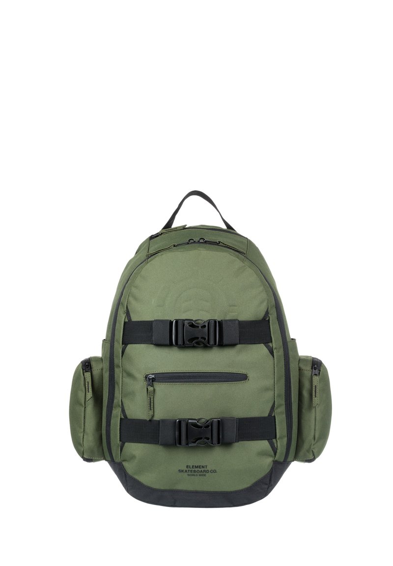 Grüner Stoffrucksack mit schwarzen Trägern, ausgestattet mit zwei Seitentaschen, einer kleinen Vordertasche mit Reißverschluss und einem gepolsterten Rücken für Komfort.