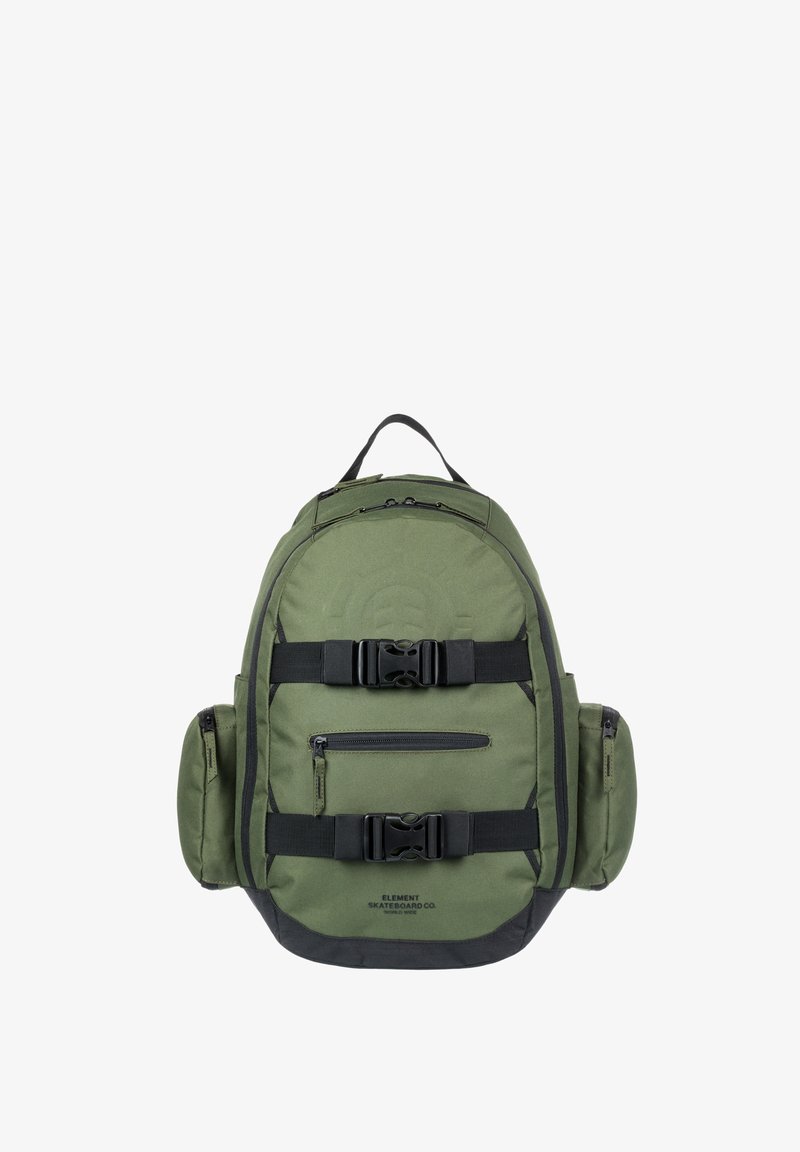 Grüner Stoffrucksack mit schwarzen Trägern, ausgestattet mit zwei Seitentaschen, einer kleinen Vordertasche mit Reißverschluss und einem gepolsterten Rücken für Komfort.