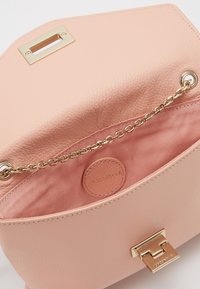 Coccinelle Psaníčko - light pink