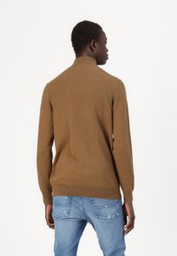 Lyle & Scott QUARTER ZIP - Strikkegenser - wild nettle