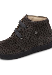 Stivaletti alla caviglia in suede grigio con pois neri, design con lacci, suola in gomma, punta tonda e un piccolo logo sul lato.