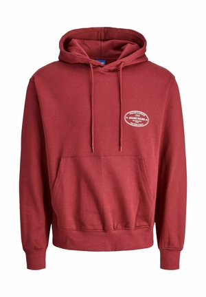 Červená mikina s kapucí, přední kapsou a bílým kruhovým logem na hrudi, které nese nápis "Jack & Jones Worldwide."