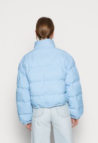 Weekday PROMIS SHORT PUFFER JACKET - Casaco de inverno - blue