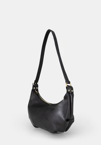 Borsa a tracolla in pelle nera con un design morbido, dettagli con cerniera dorata e tracolla regolabile. Texture liscia con accenti di cuciture rifinite.