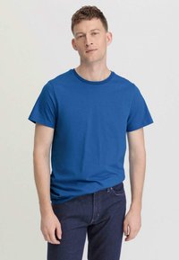 hessnatur REGULAR  - T-shirt basic - blau