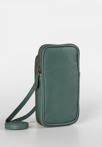 Turquoise leren hoes met een gladde textuur, rechthoekige vorm en een ritssluiting. Heeft een afneembare schouderriem voor veelzijdigheid.