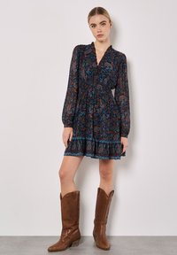 Apricot PAISLEY RUFFLE MINI - Vardagsklänning - navy