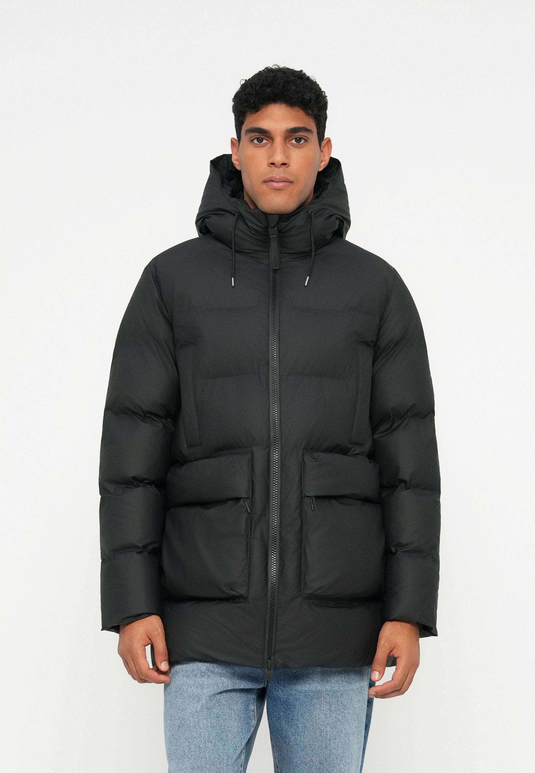 RAINS Cappotto Lungo Unisex Alta Puffer – Impermeabile, Imbottito Senza Piume, Collo Alto Con Cappuccio, Nero