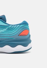 Mizuno WAVE SKYRISE 4 - Hardloopschoenen voor op de weg - blue ashes/nimbus cloud/soleil