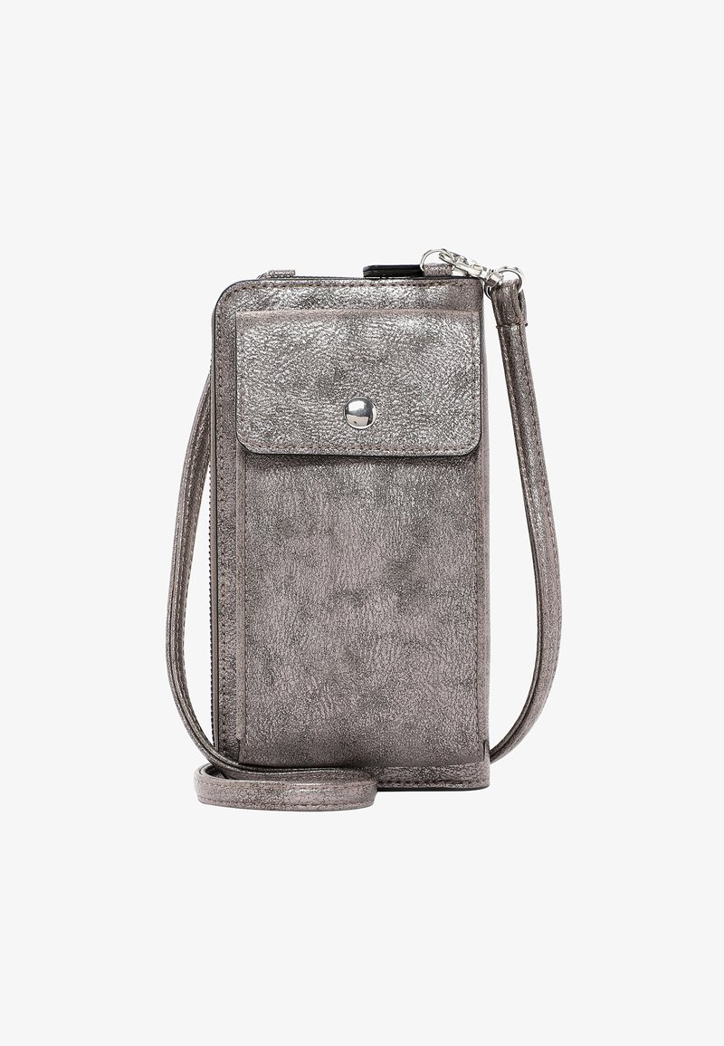 Metalická stříbrná crossbody taška s texturovaným povrchem, přední kapsou na patentku, zipovým uzávěrem a nastavitelním popruhem.