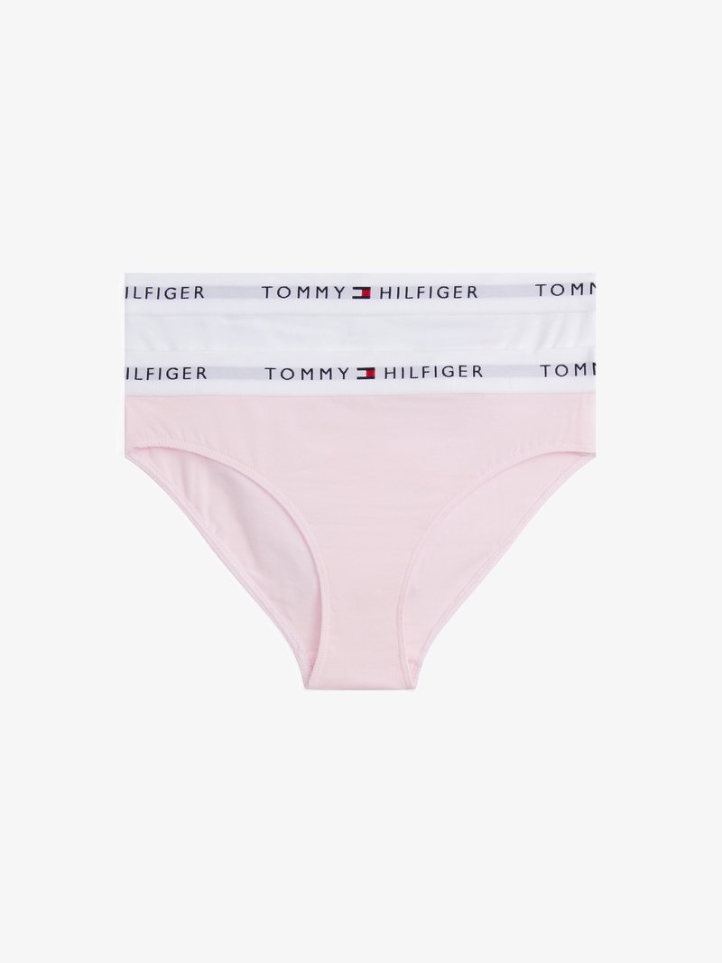 Gaiši rozā kokvilnas apakšbikses ar baltu elastīgu jostu, kurai ir "TOMMY HILFIGER" logo sarkanā un zilā krāsā. Gluda tekstūra, klasiskā forma.