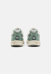 ASICS SportStyle GEL NYC UNISEX - Tenisky - ivy/smoke grey