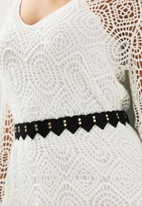 Next HEART TASSLE - REGULAR FIT - Diržas - black