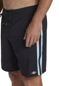 Bañador negro con cordón, con rayas verticales en azul claro y naranja. Cintura texturizada para un ajuste seguro. Logo en el dobladillo.