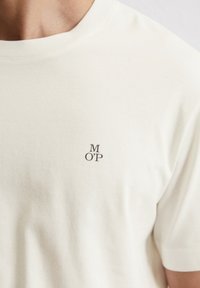Thumbnail Image 4