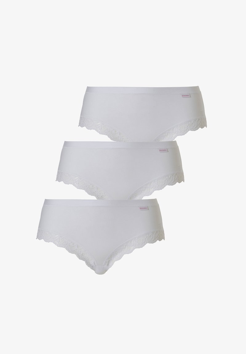 Trois paires de culottes en coton blanc avec une bordure en dentelle festonnée au niveau des jambes, dotées d'un petit label rose sur la ceinture. Texture douce.