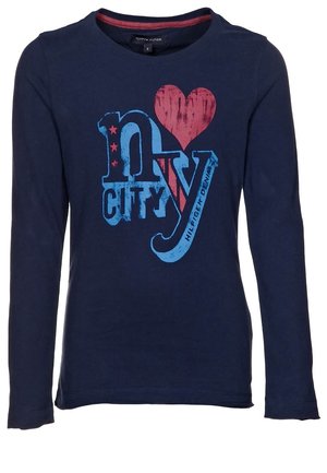 Marineblauw langharig shirt met rood hart en blauwe "NY CITY"-tekstafbeelding op de voorkant, ronde halslijn.