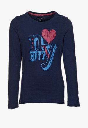 Maglietta a maniche lunghe blu navy con grafica a cuore rosso e scritta "NY CITY" blu sul davanti, collo rotondo.